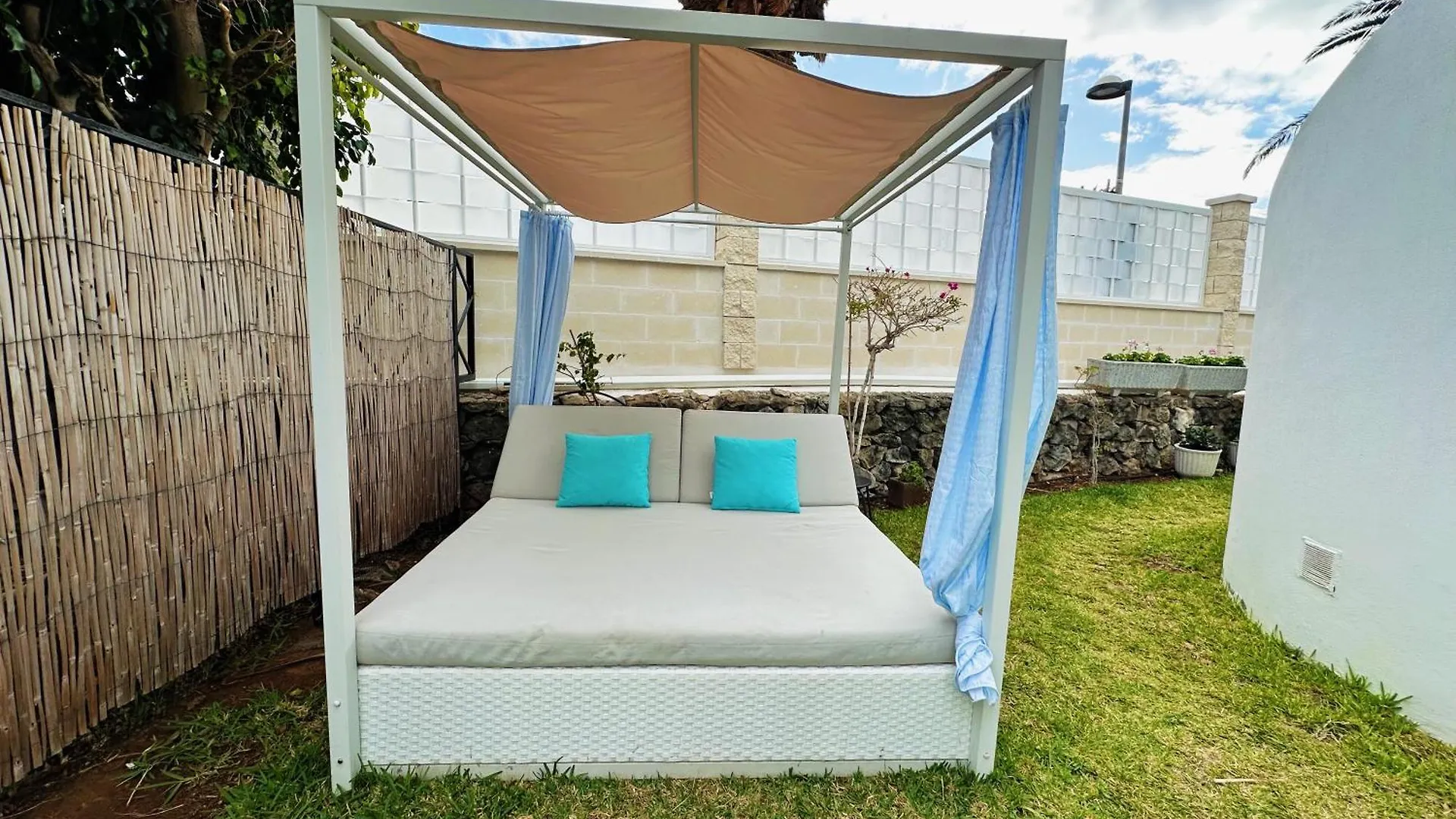 Vakantiehuis 2 Bedrooms Bungalow With Amazing View And Private Jacuzzi Costa Adeje