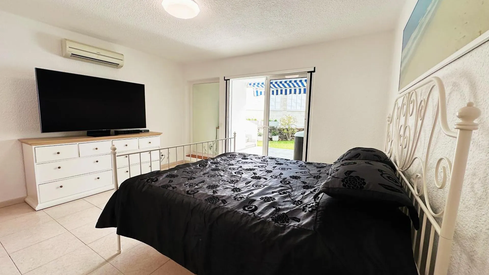 2 Bedrooms Bungalow With Amazing View And Private Jacuzzi Costa Adeje  Holiday home